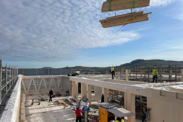 04 Comprehensive Support, End-to-End Service 04 Comprehensive Support, End-to-End Service